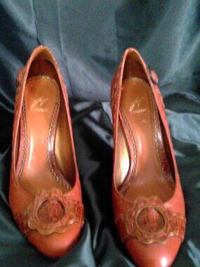 J. Vincent Coral Pink Leather Crocodile Embossed Scalloped Buckle Pumps Size 8